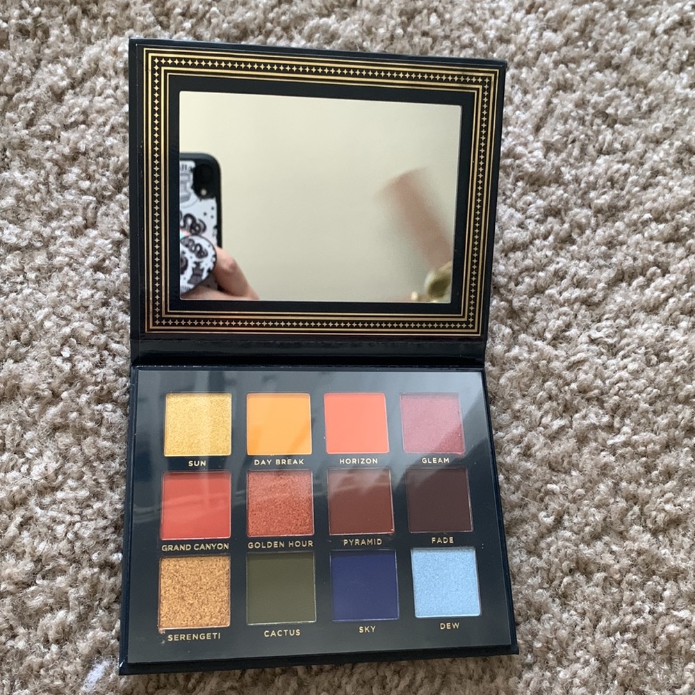 Ace Beauté “Vintage Dawn” 12 shadow palette